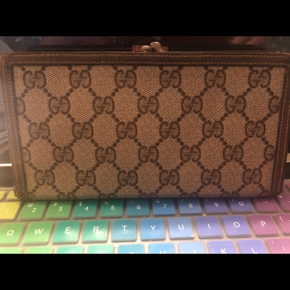 Authentic Vintage Gucci Wallet - Picture 2 of 9
